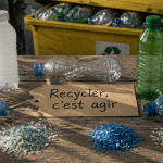 Tri bouteille plastique bac jaune recyclage
