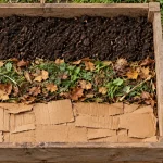 Remplir carré potager permaculture : couches en cm, vue de dessus